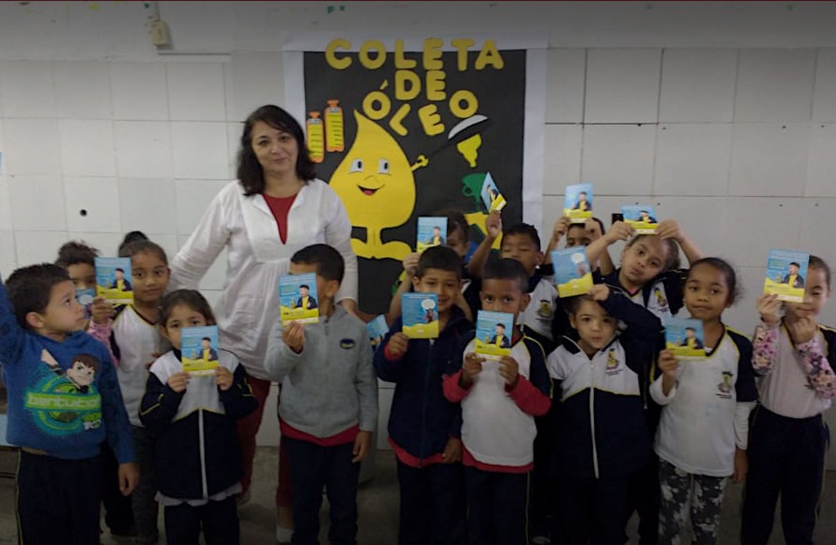 MA-nas-Escolas-Carapicuiba-oleo