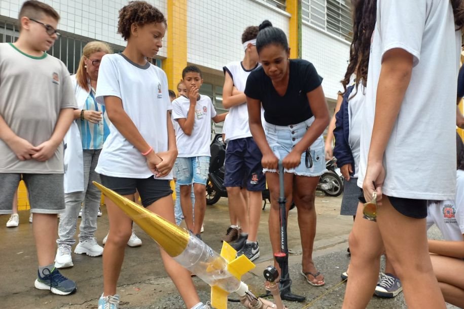 Alunos de escola da Náutica 3 apresentam experiências em Feira de Ciências